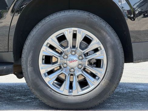 Used 2025 GMC Yukon Denali AWD/4WD image 3