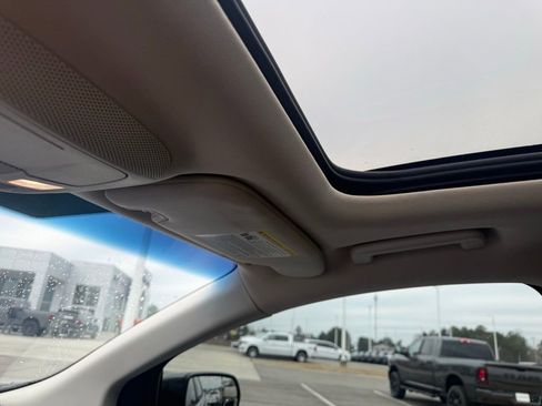 Used 2018 Ford Edge Titanium w/ Equipment Group 301A image 22