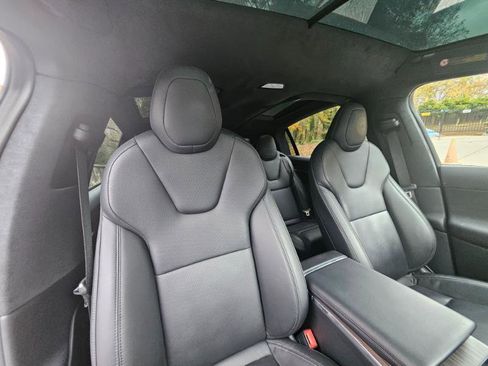Used 2022 Tesla Model X image 54