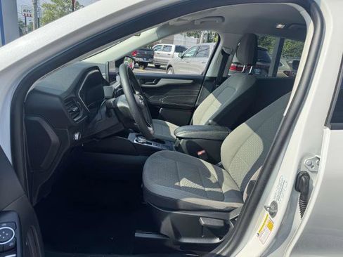 Used 2022 Ford Escape SE image 25