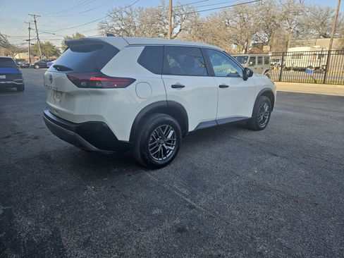 Used 2023 Nissan Rogue S image 4