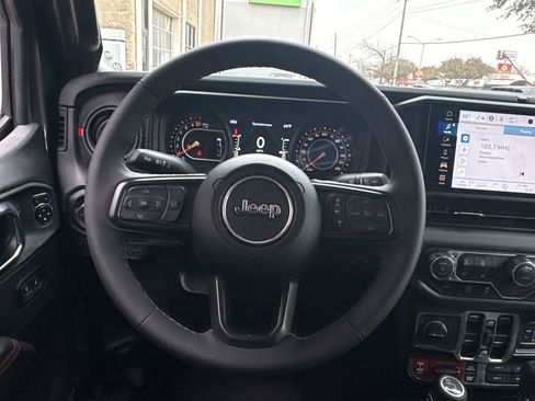 Used 2025 Jeep Gladiator Rubicon w/ Convenience Group image 27