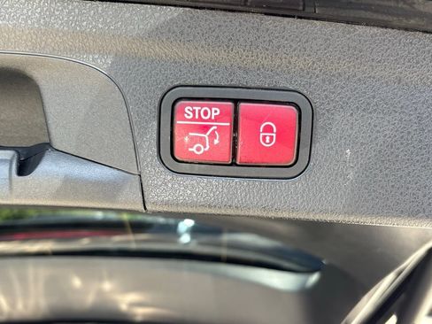 Used 2024 Mercedes-Benz GLE 450e 4MATIC image 28
