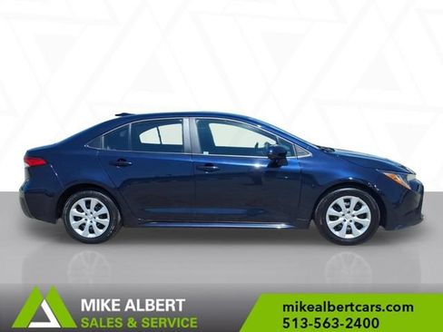 Used 2025 Toyota Corolla LE FWD image 8