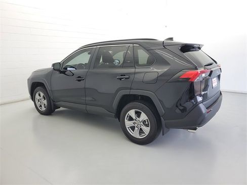 Used 2022 Toyota RAV4 XLE image 7