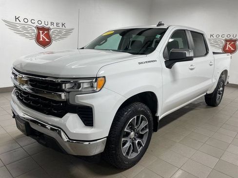 Used 2023 Chevrolet Silverado 1500 LT AWD/4WD image 3