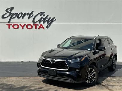 Used 2023 Toyota Highlander XLE