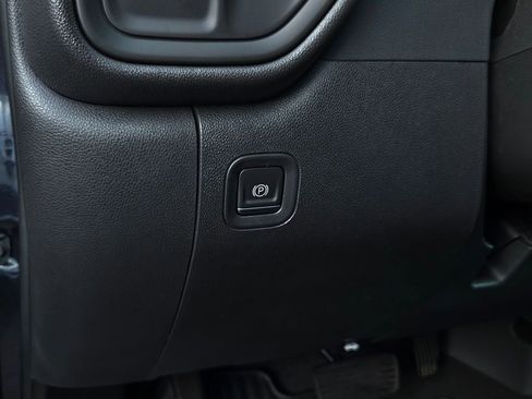 Used 2023 Chevrolet Silverado 1500 Custom image 19