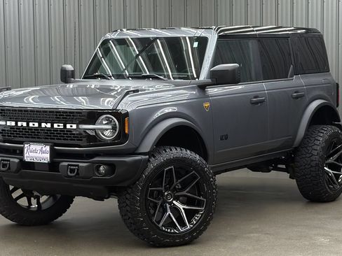 Used 2025 Ford Bronco Badlands w/ Black Appearance Package AWD/4WD image 1