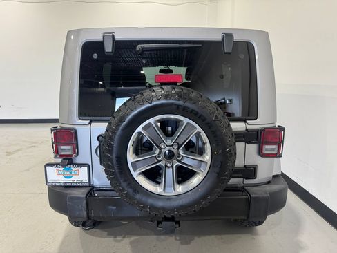 Used 2018 Jeep Wrangler Unlimited Sahara AWD/4WD image 23