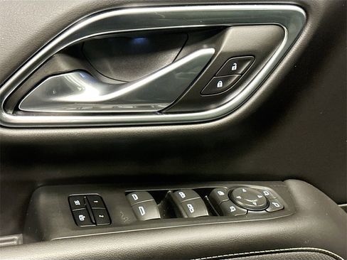 Used 2022 GMC Yukon SLT w/ SLT Premium Package image 19