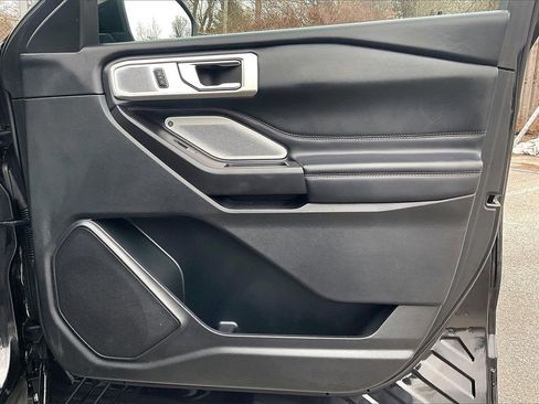 Used 2020 Ford Explorer Platinum w/ Premium Technology Package image 24