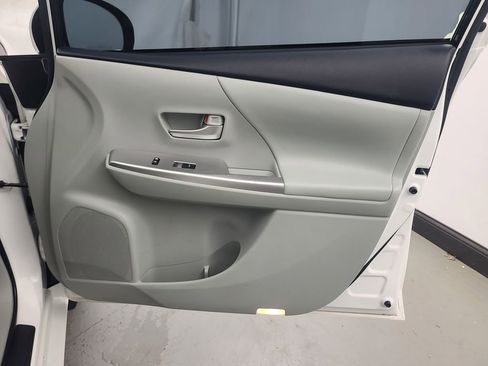 Used 2012 Toyota Prius V Five image 12