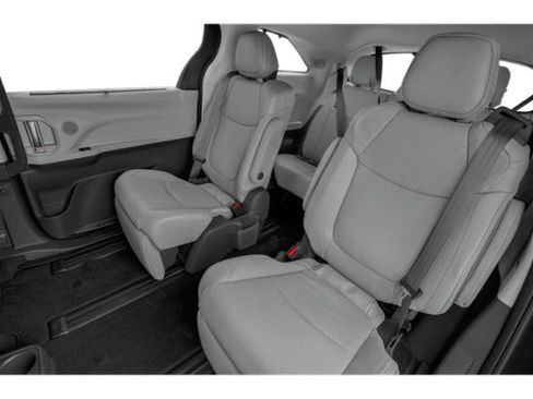 Used 2024 Toyota Sienna Limited image 16