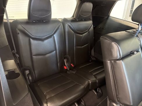 Used 2025 Cadillac XT6 Luxury image 12