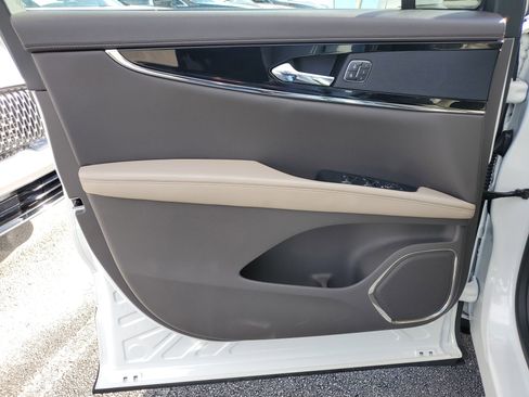 Certified 2022 Lincoln Nautilus FWD w/ Premium Package image 16