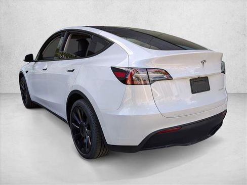Used 2023 Tesla Model Y Long Range image 7