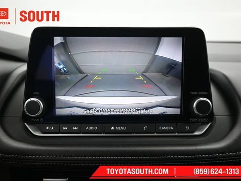 Used 2024 Nissan Rogue SV AWD/4WD image 18