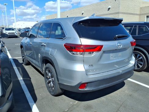 Certified 2018 Toyota Highlander Plus image 4