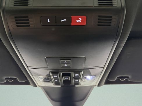 Used 2023 Volkswagen Tiguan SE R-Line image 29