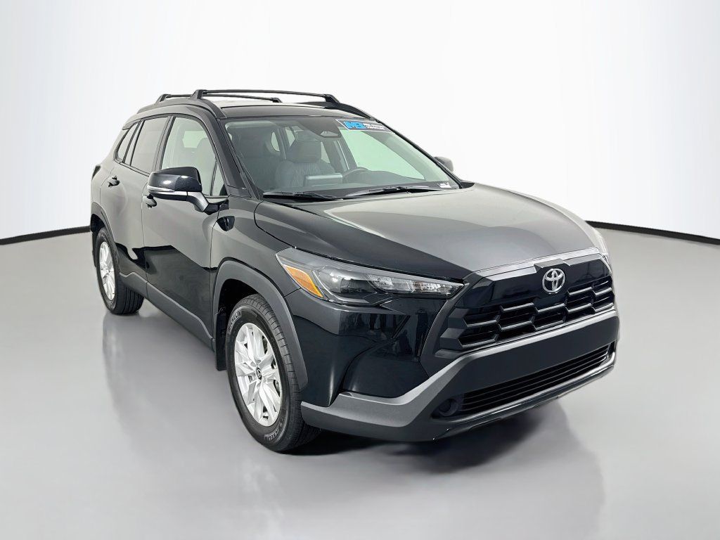Used 2026 Toyota Corolla Cross LE FWD image 3