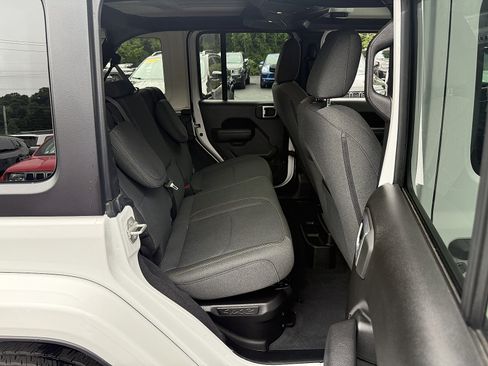 Certified 2024 Jeep Wrangler Unlimited w/ Convenience Group AWD/4WD image 15