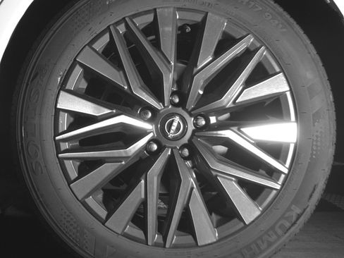 Used 2025 Nissan Altima 2.5 SV FWD image 14