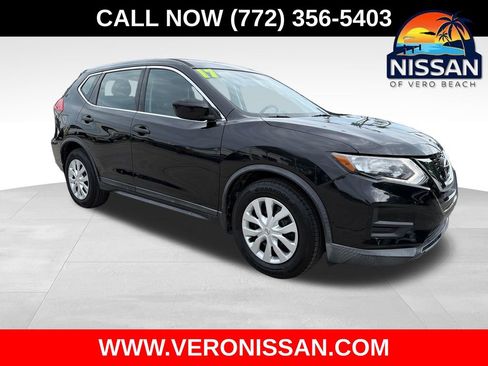 Used 2017 Nissan Rogue S FWD image 1