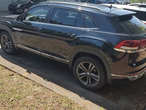 Used 2021 Volkswagen Atlas Cross Sport SE FWD image 4