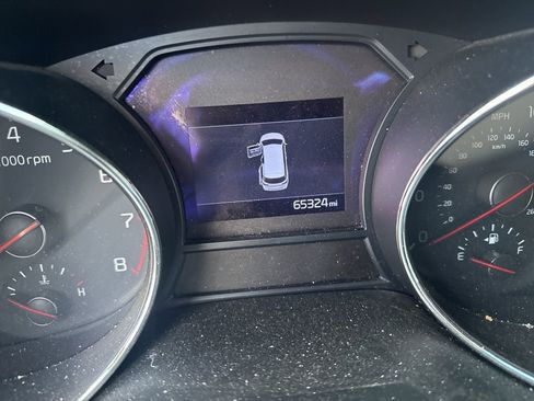 Used 2021 Kia Sedona LX image 11