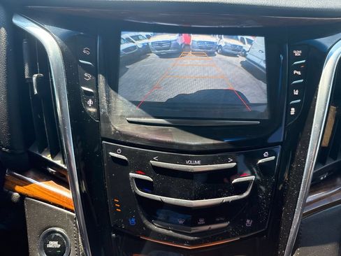 Used 2015 Cadillac Escalade Luxury AWD/4WD image 38