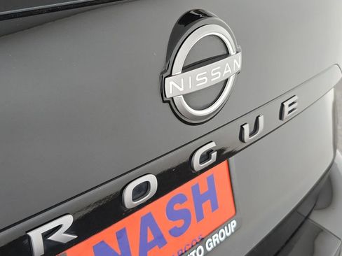 Used 2025 Nissan Rogue SV image 37