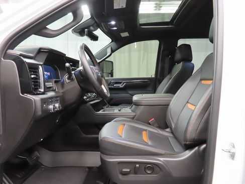 Used 2025 GMC Sierra 3500 AT4 w/ AT4 Premium Plus Package image 9