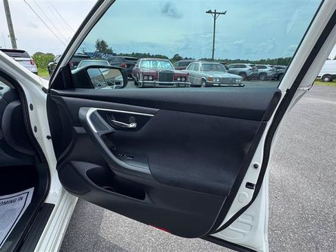 Used 2014 Nissan Altima 2.5 S FWD image 40