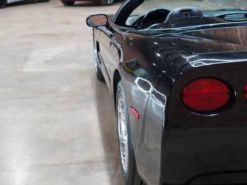 Used 2004 Chevrolet Corvette Convertible w/ Preferred Equipment Group image 15