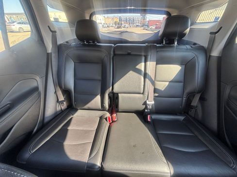 Used 2024 GMC Terrain SLT image 40