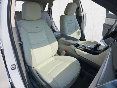 Used 2025 Cadillac XT5 Premium Luxury w/ LPO, Floor Liner Package AWD/4WD image 10