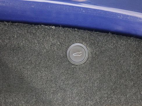 Used 2022 Tesla Model X image 33