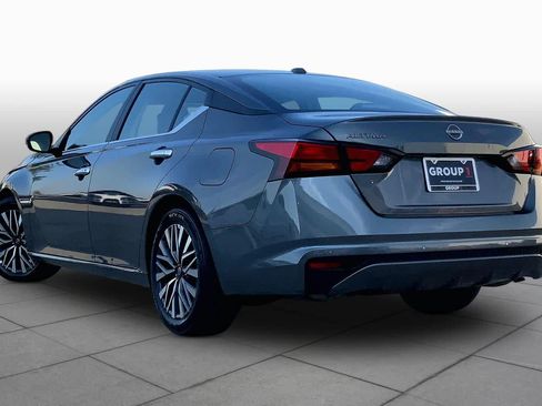 Used 2025 Nissan Altima 2.5 SV FWD image 12