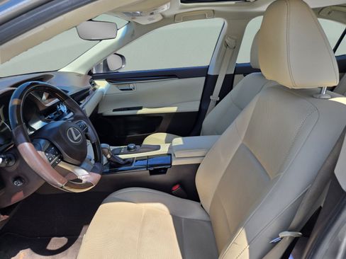 Used 2016 Lexus ES 350 w/ Premium Package w/Wood Trim FWD image 11