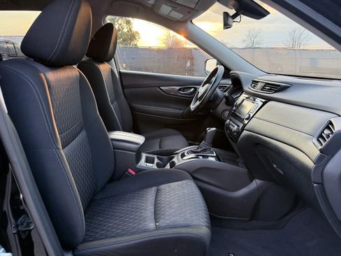 Used 2019 Nissan Rogue SV image 18