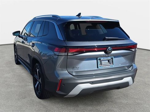 New 2026 Volkswagen Tiguan SE image 7