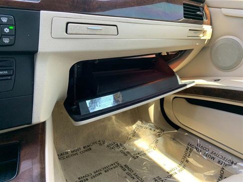 Used 2009 BMW 335i Convertible image 40