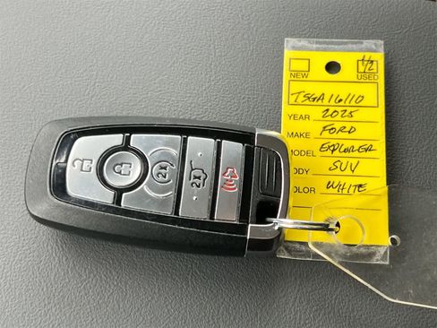 Used 2025 Ford Explorer Active w/ Active Comfort Package image 35
