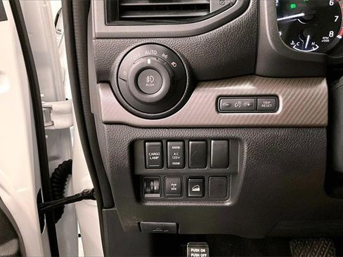 Used 2024 Nissan Titan PRO-4X w/ Pro-4x Convenience Package image 29