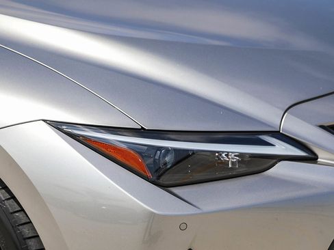 Used 2022 Lexus IS 350 F Sport w/ Navigation Package RWD image 8