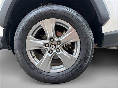Used 2025 Toyota RAV4 LE AWD/4WD image 9