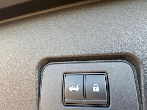 Certified 2025 Nissan Rogue SV FWD image 33