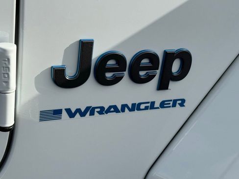 Used 2024 Jeep Wrangler High Altitude AWD/4WD image 33