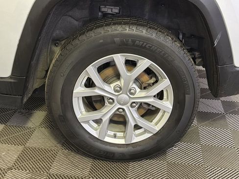 Used 2023 Jeep Grand Cherokee Limited image 5